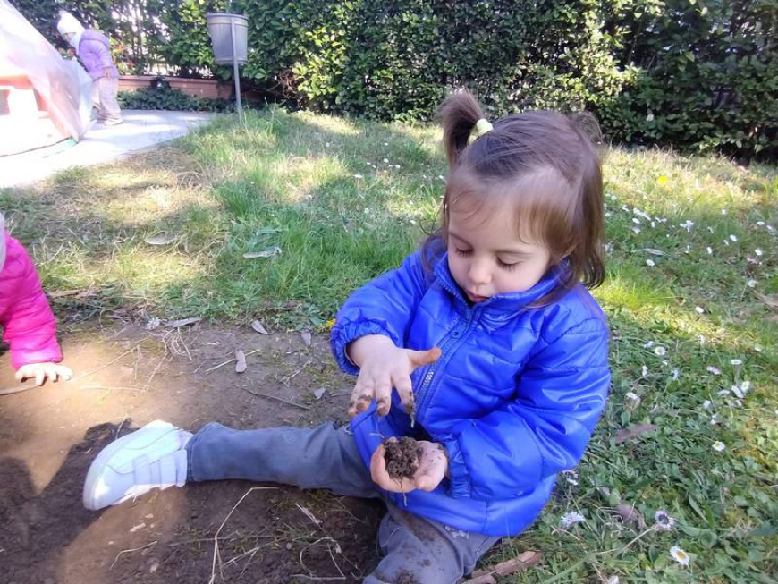 La primavera nel giardino dell' asilo