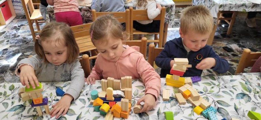 Costruzioni speciali e fiori di primavera